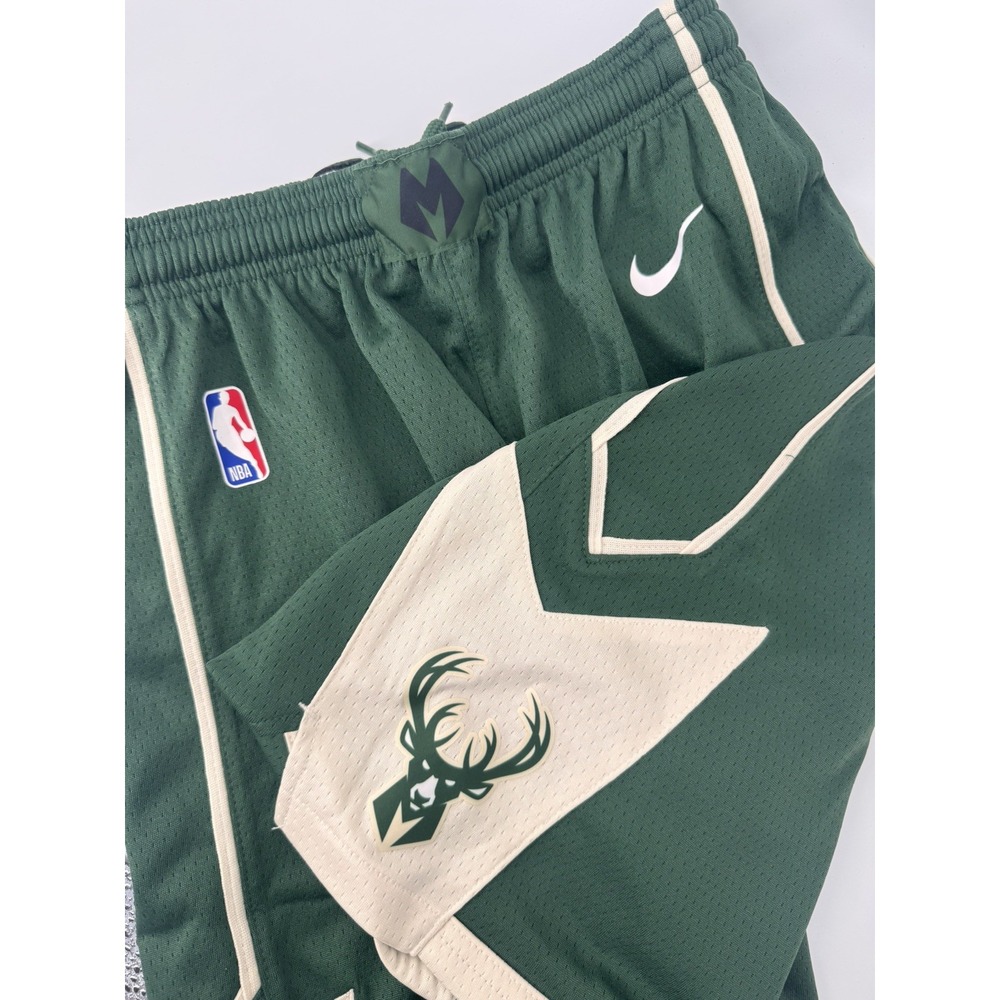 New Nike Milwaukee Bucks Swingman Shorts GREEN Retro Icon Edition YOUTH M NWT